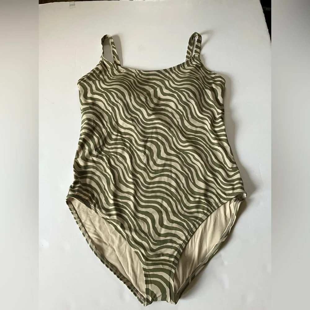 The Amalfi One Piece by Andie - Picture 5 of 14